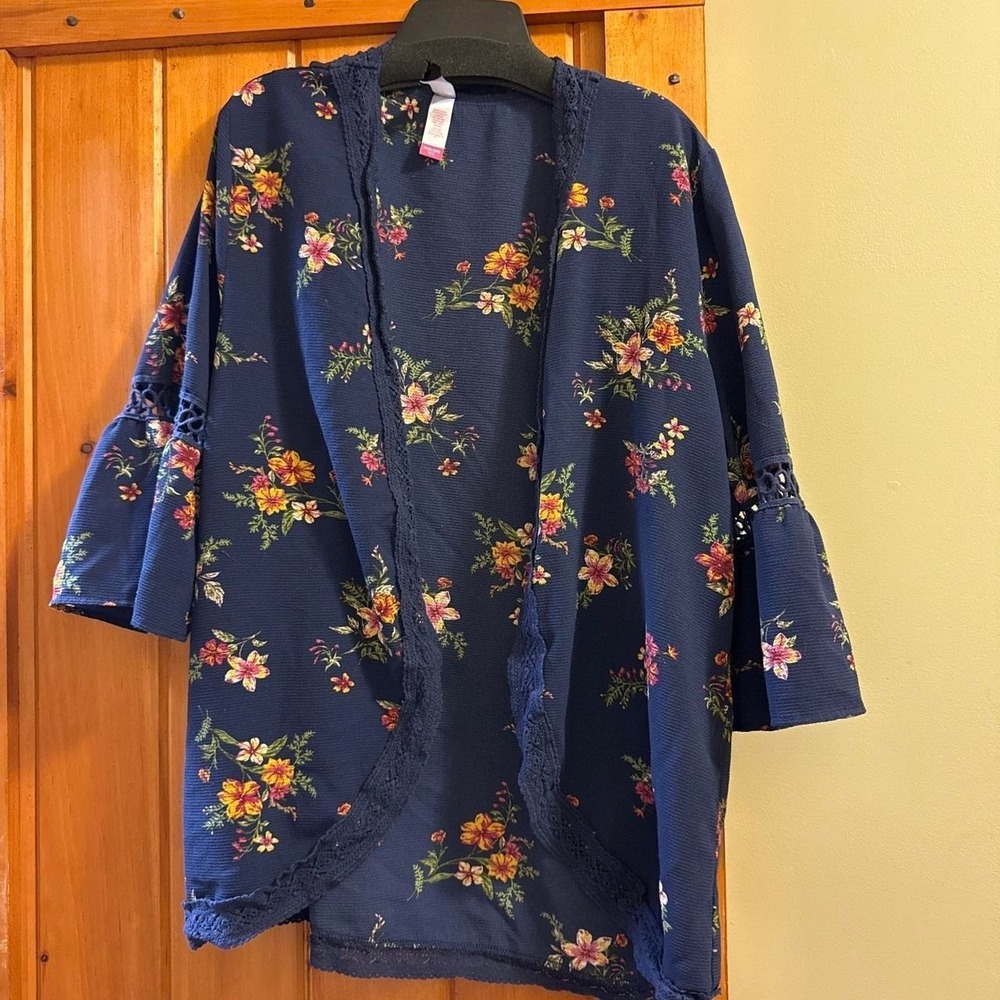 No Boundaries Navy floral kimono with bell sleeves size‎ XXXL/21